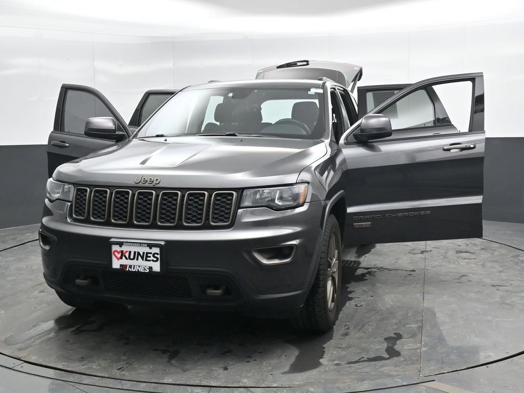 Used 2016 Jeep Grand Cherokee Laredo 75th Anniversary image 39