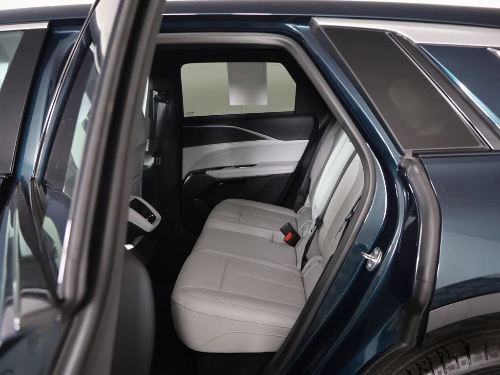 Used 2025 Cadillac Lyriq Luxury RWD image 34
