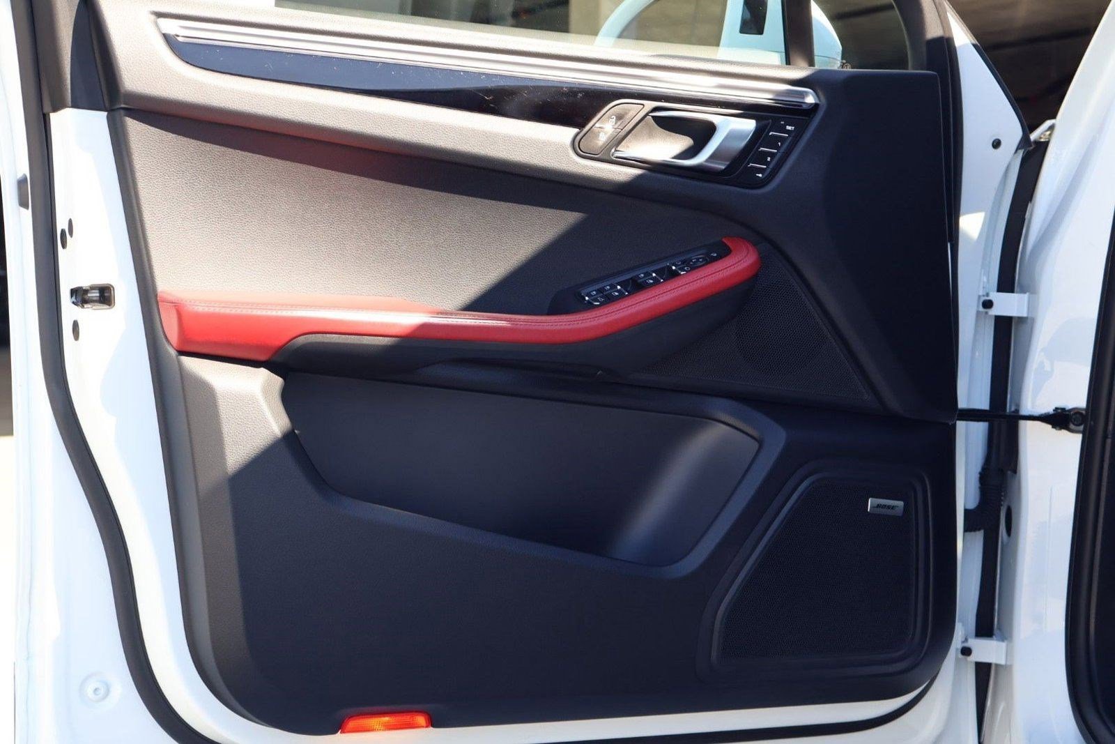 Certified 2025 Porsche Macan image 24