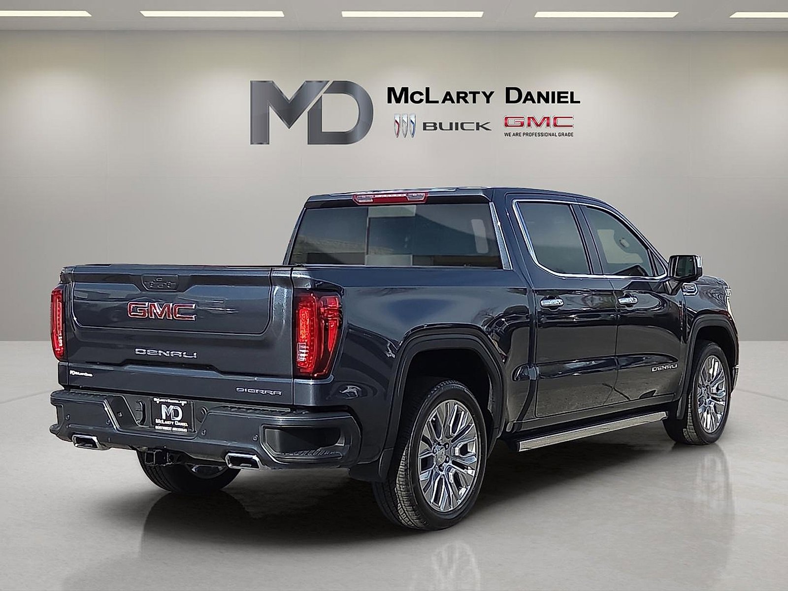 Used 2022 GMC Sierra 1500 Denali w/ Denali Premium Package image 5