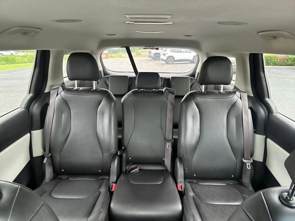 Used 2022 Kia Carnival LX FWD image 28
