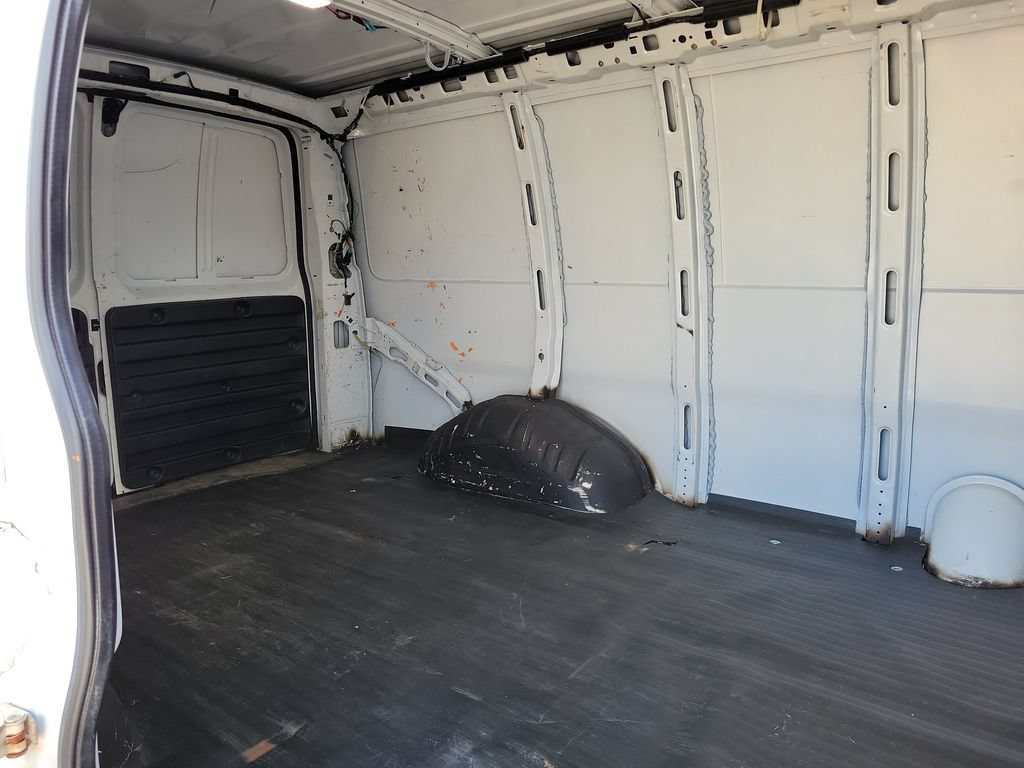Used 2017 Chevrolet Express 2500 RWD image 27