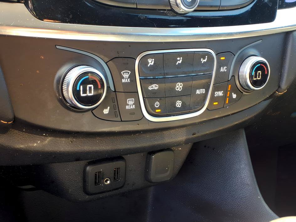 Used 2020 Chevrolet Traverse LT FWD image 20