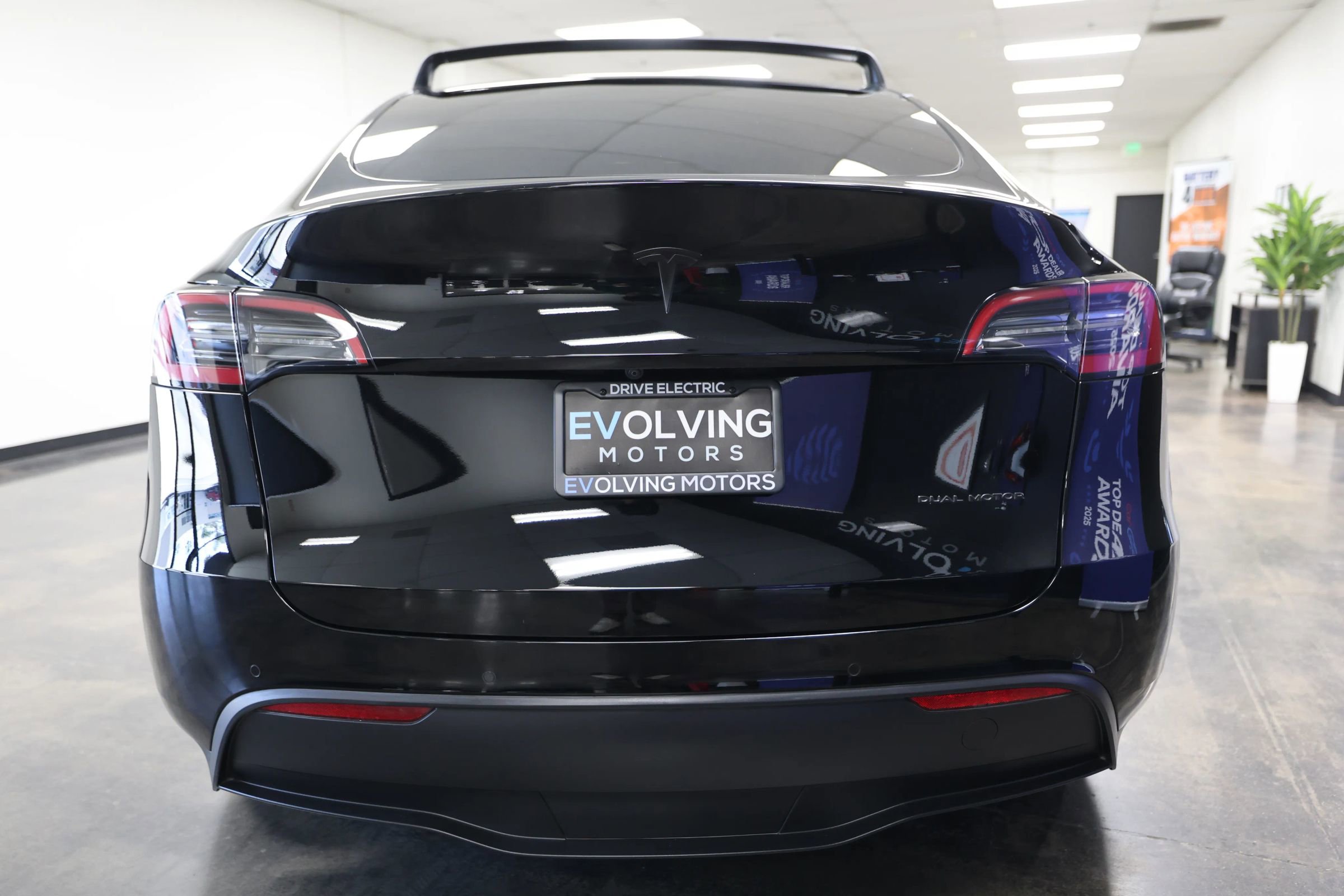 Used 2021 Tesla Model Y Long Range image 9