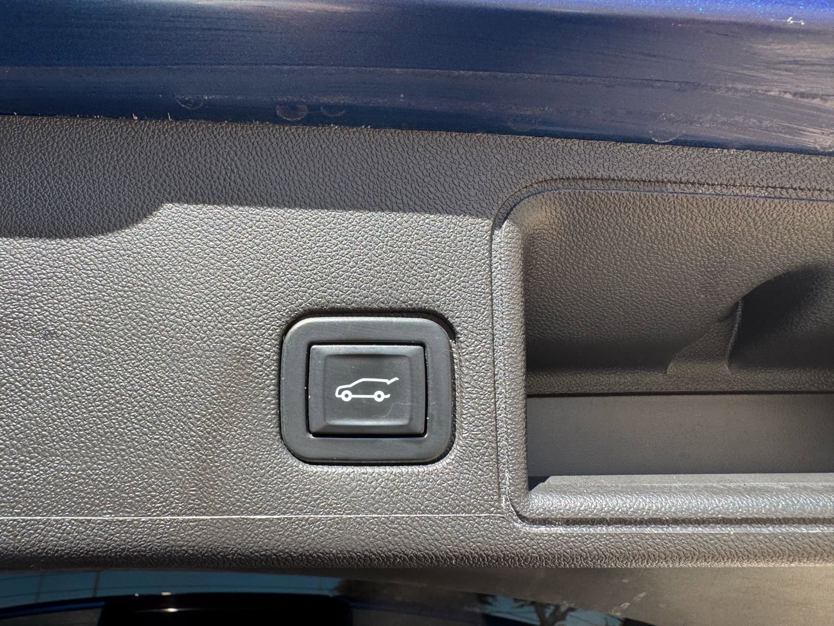 Used 2022 GMC Terrain SLT w/ Infotainment Package II FWD image 15