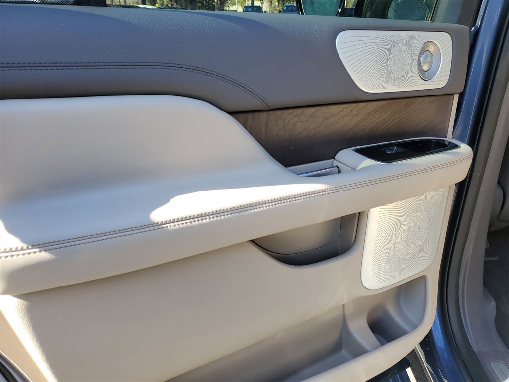 Certified 2022 Lincoln Navigator L Reserve image 9