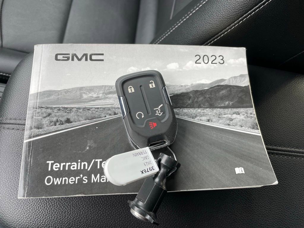 Used 2023 GMC Terrain SLT image 45