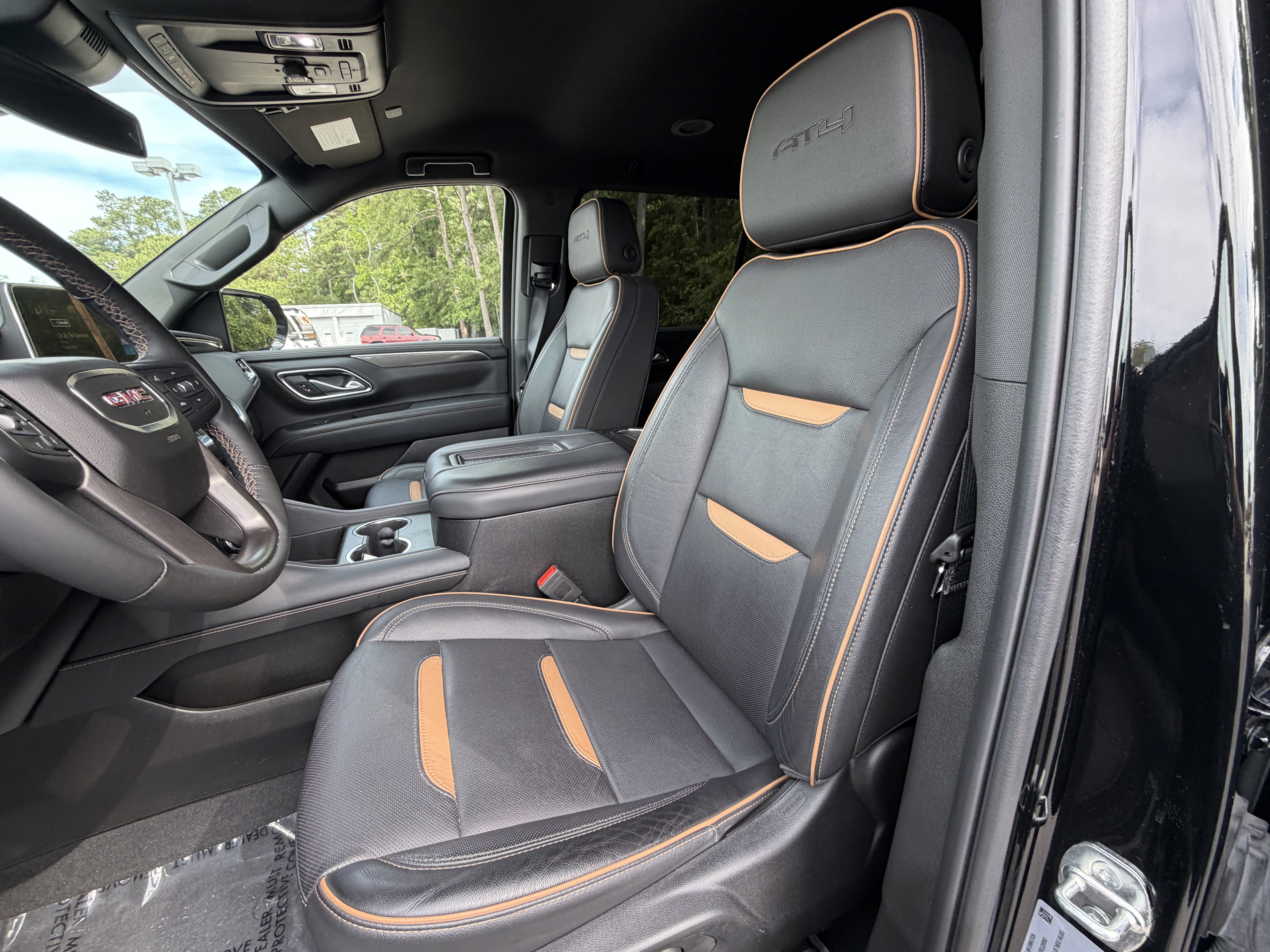 Used 2024 GMC Yukon XL AT4 w/ Technology Package AWD/4WD image 15