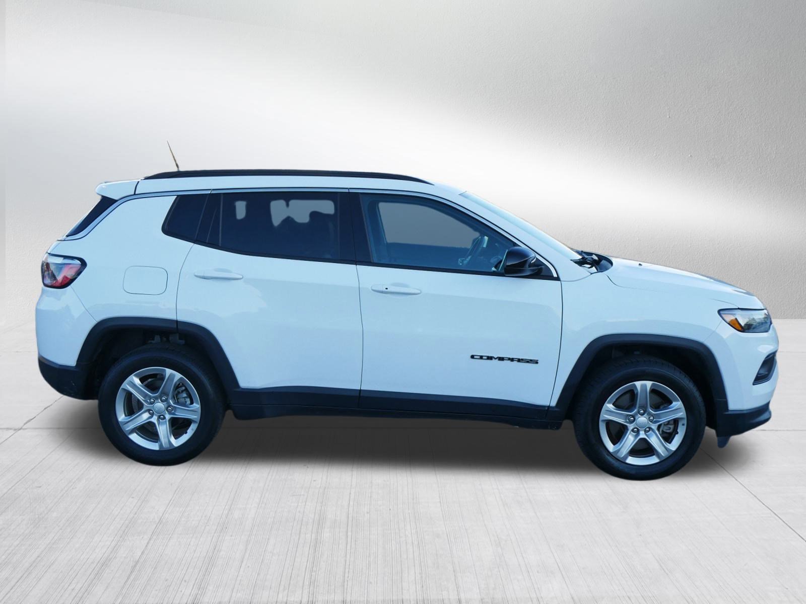 Used 2024 Jeep Compass Latitude image 8