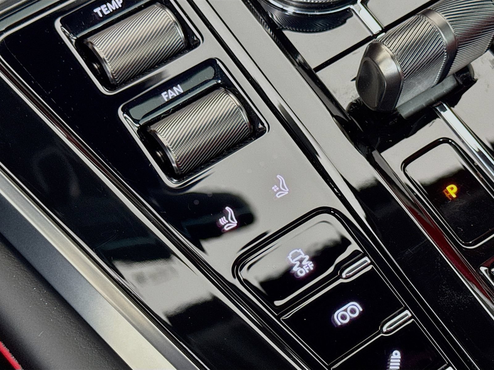 Used 2025 Aston Martin DBX 707 AWD/4WD image 18