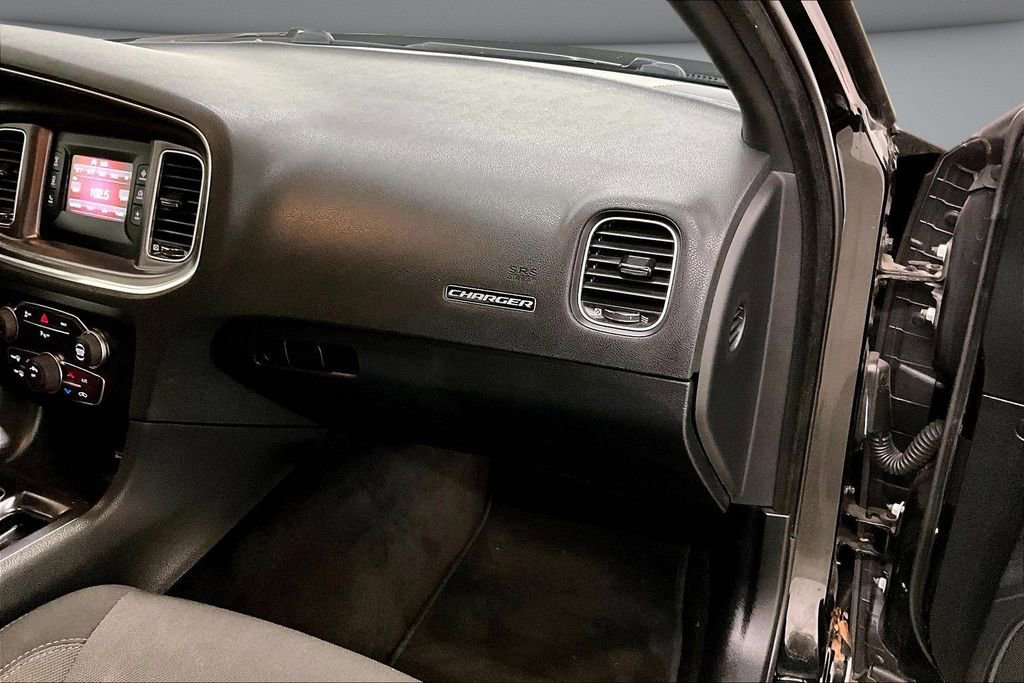 Used 2016 Dodge Charger SE w/ Power Sunroof Group image 26