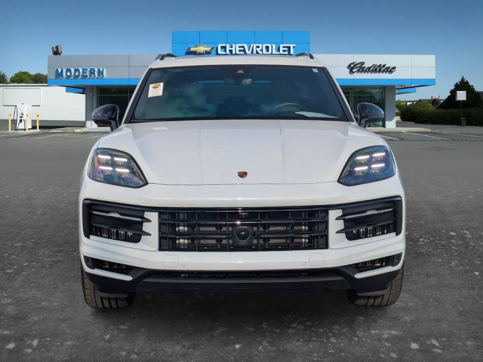 Used 2024 Porsche Cayenne image 2