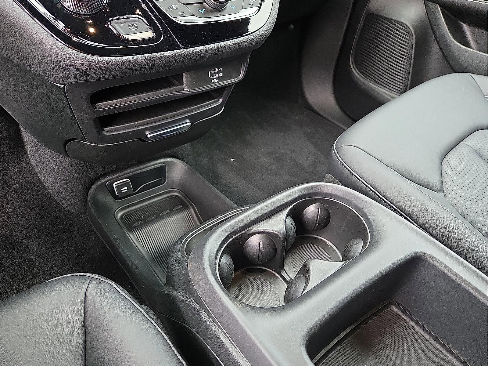 New 2026 Chrysler Pacifica Select w/ S Appearance Package FWD image 25