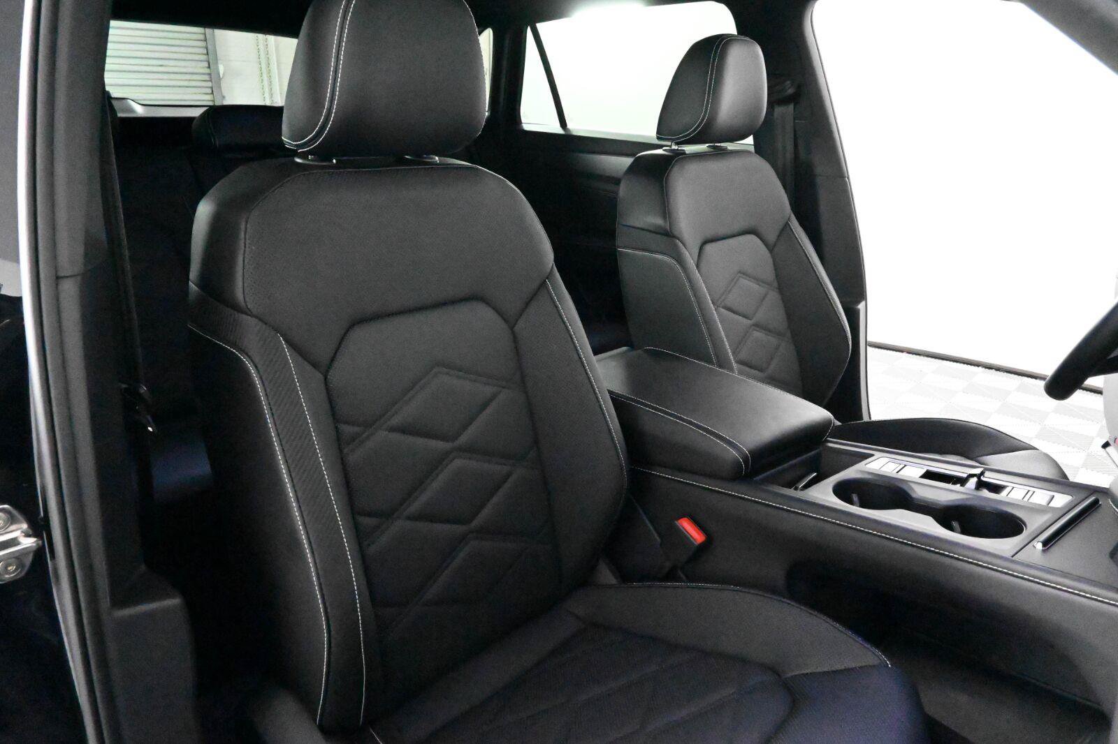 Used 2024 Volkswagen Atlas Cross Sport SE FWD image 10