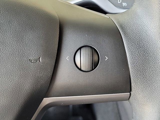 Used 2021 Tesla Model Y Long Range image 25
