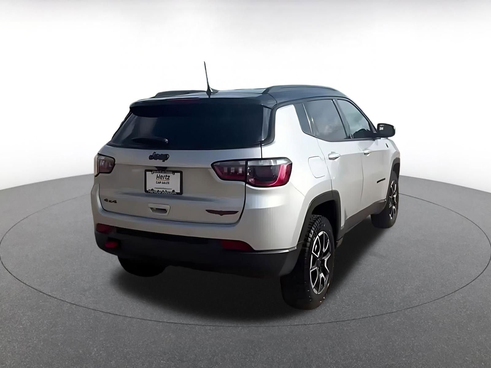 Used 2025 Jeep Compass Trailhawk AWD/4WD image 15