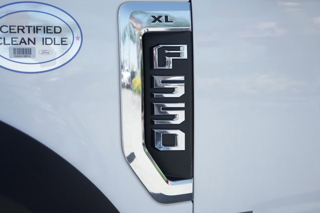 Used 2017 Ford F550 2WD Regular Cab Super Duty image 40