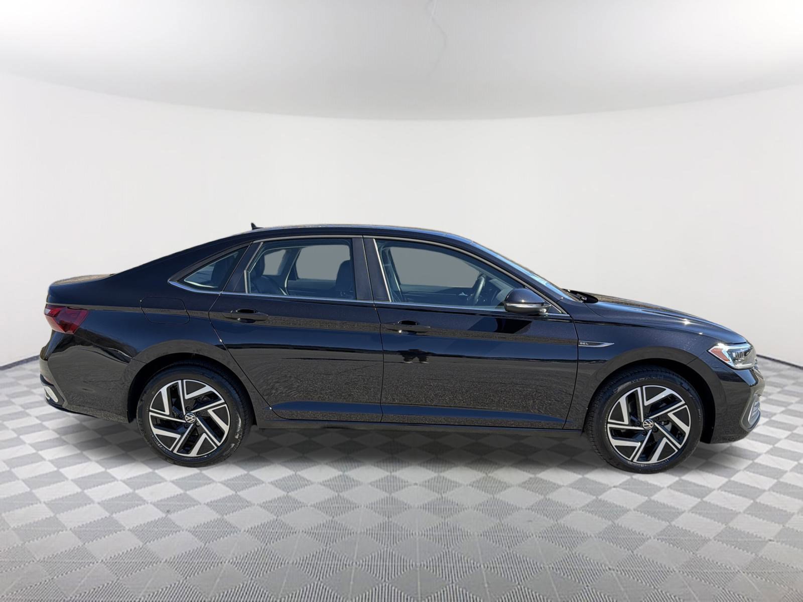 Used 2024 Volkswagen Jetta SEL image 5