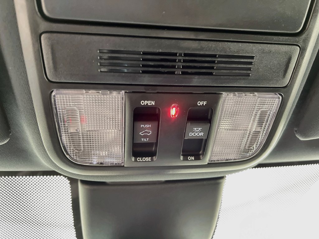 Used 2025 Honda Odyssey Sport-L image 18