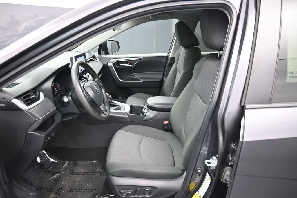 Used 2023 Toyota RAV4 XLE AWD/4WD image 18