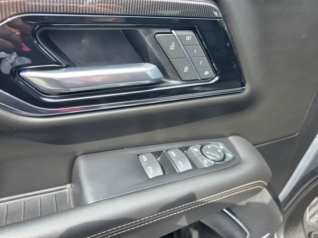 Used 2025 GMC Yukon XL Elevation w/ Technology Package AWD/4WD image 15
