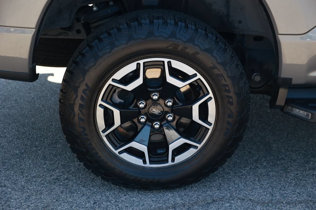 Used 2022 Ford F150 Lightning XLT AWD/4WD image 11