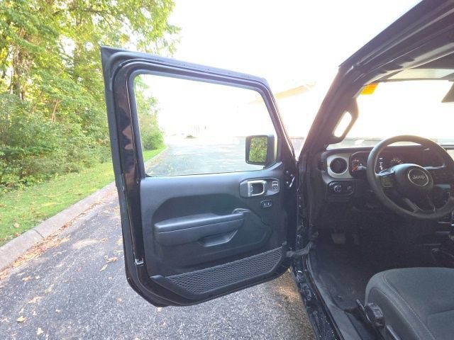 Used 2025 Jeep Gladiator Sport AWD/4WD image 13