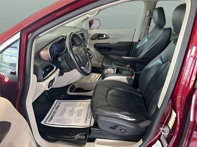 Used 2017 Chrysler Pacifica Touring-L FWD image 8