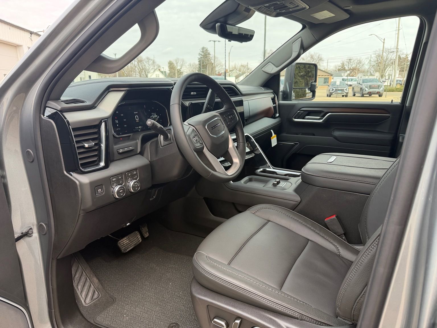 New 2026 GMC Sierra 2500 Denali w/ Denali Reserve Package image 4