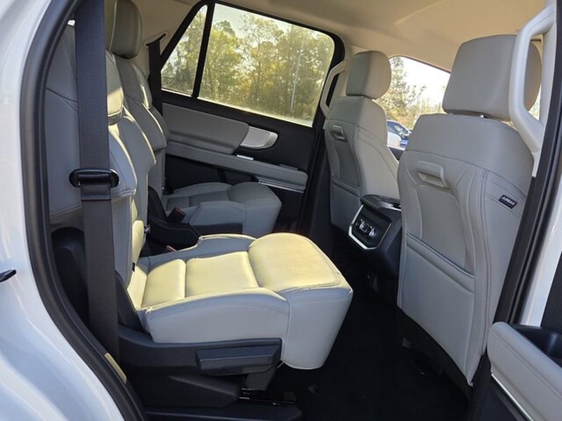 New 2026 Ford Expedition Active image 15