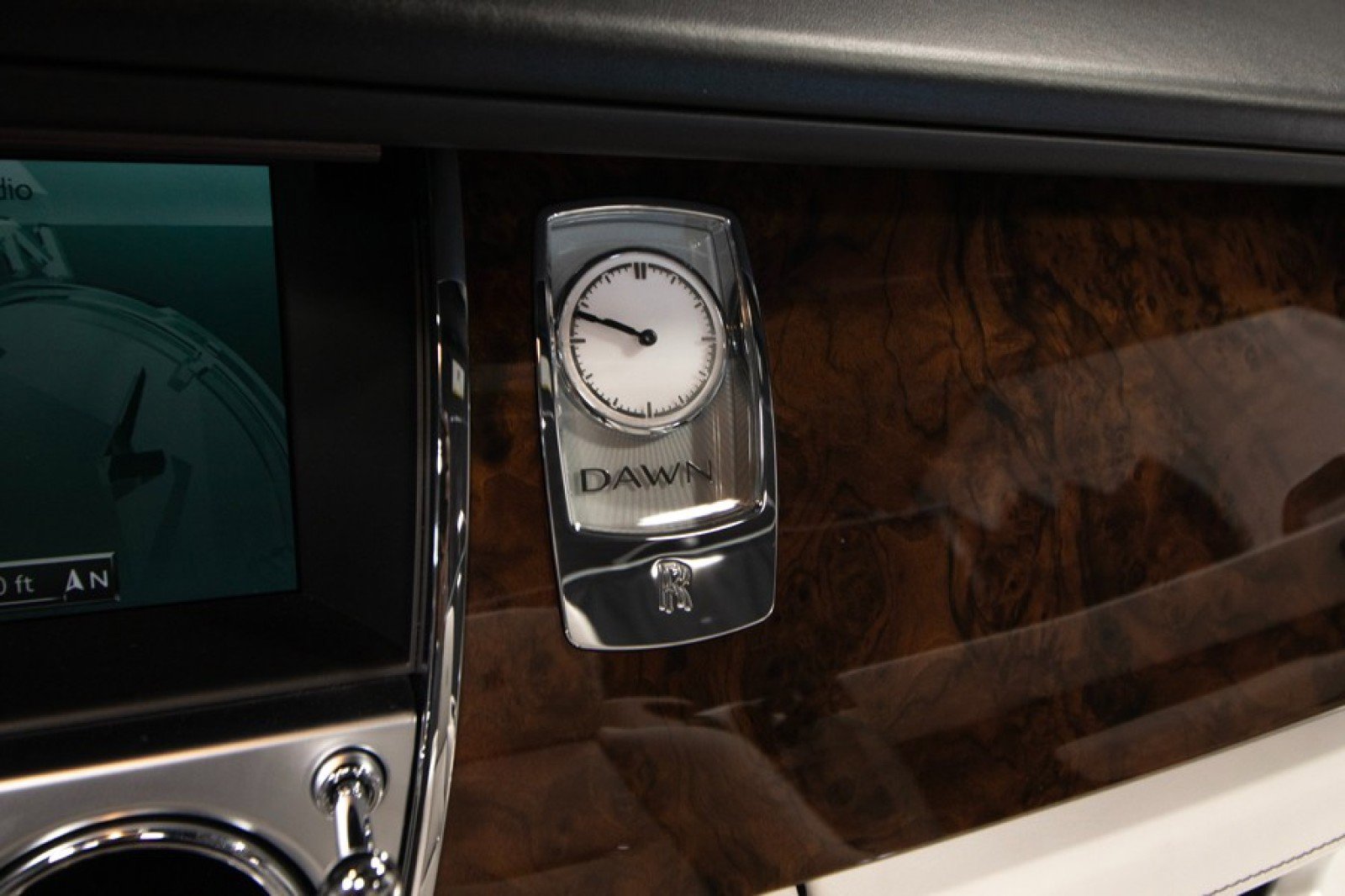 Used 2017 Rolls-Royce Dawn image 33