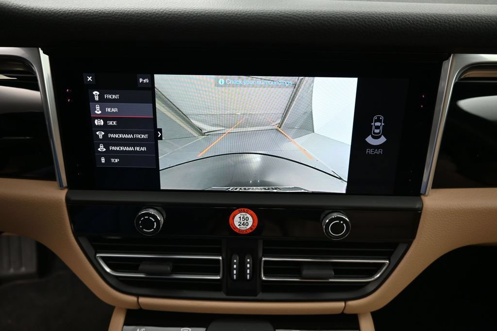 Certified 2025 Porsche Macan AWD/4WD image 20