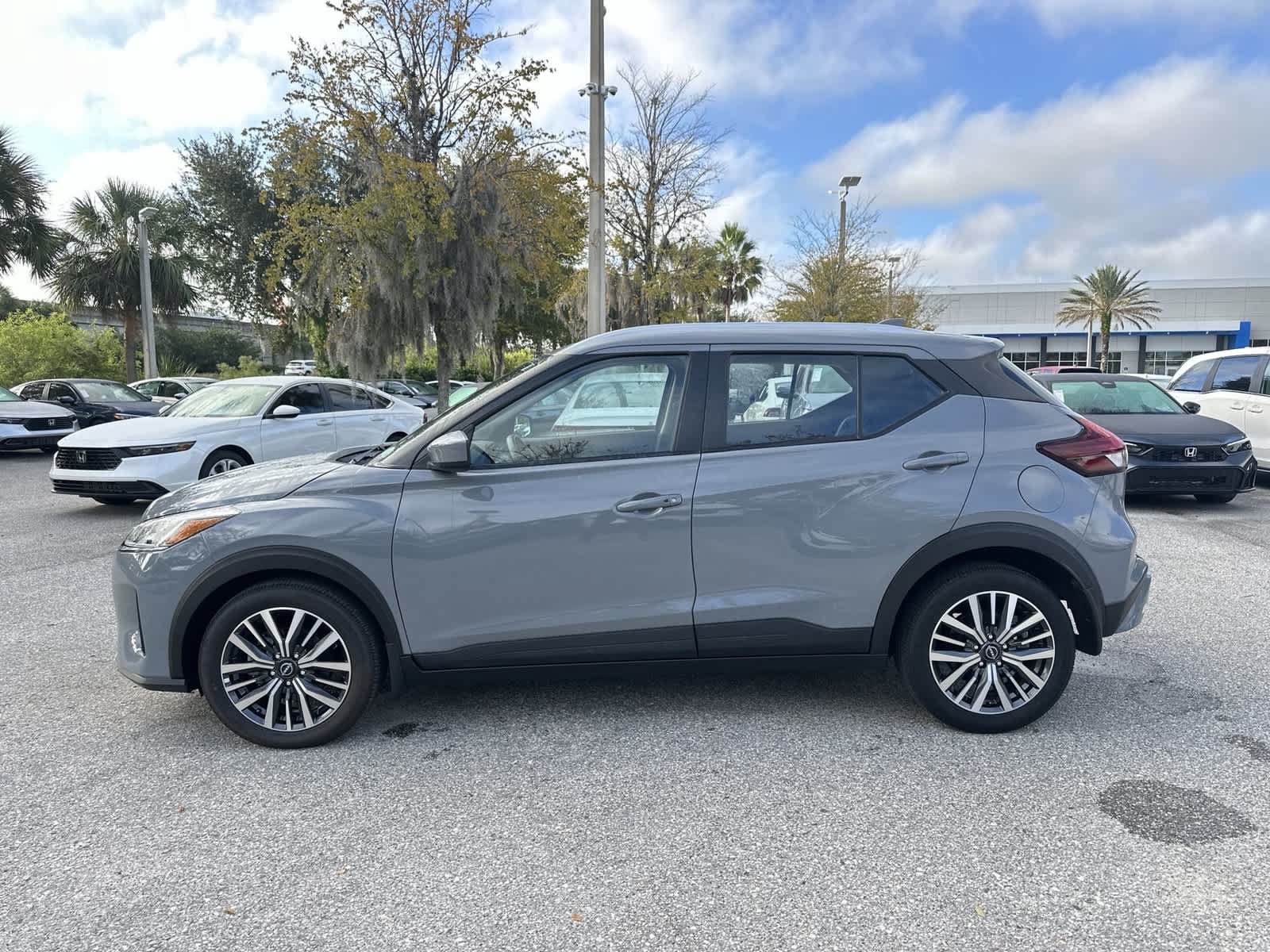 Used 2024 Nissan Kicks SV FWD image 3