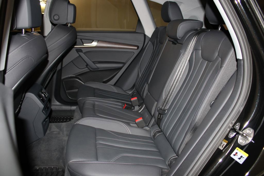 Certified 2025 Audi Q5 2.0T Premium Plus w/ Premium Plus Package image 18