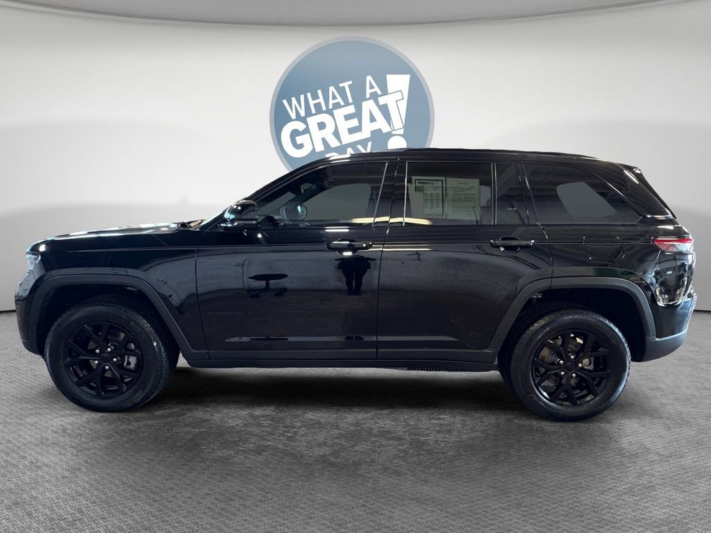 Used 2024 Jeep Grand Cherokee Altitude image 7