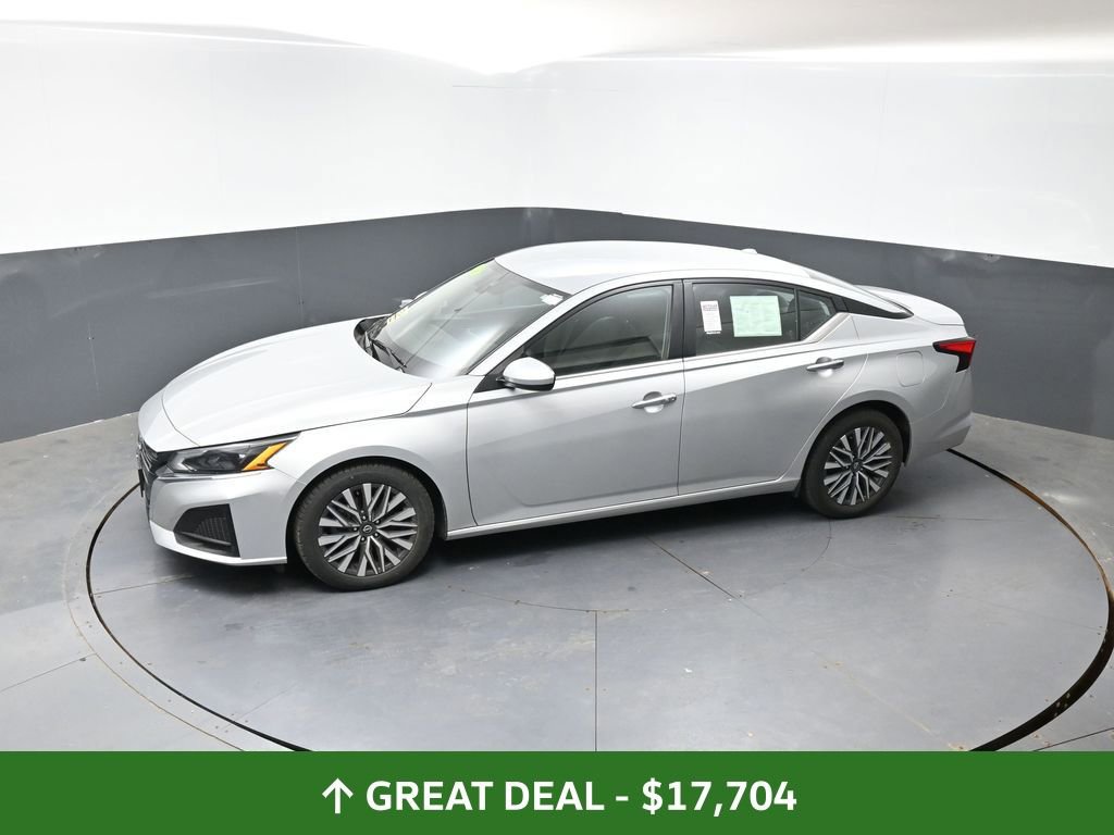 Used 2023 Nissan Altima 2.5 SV FWD image 41