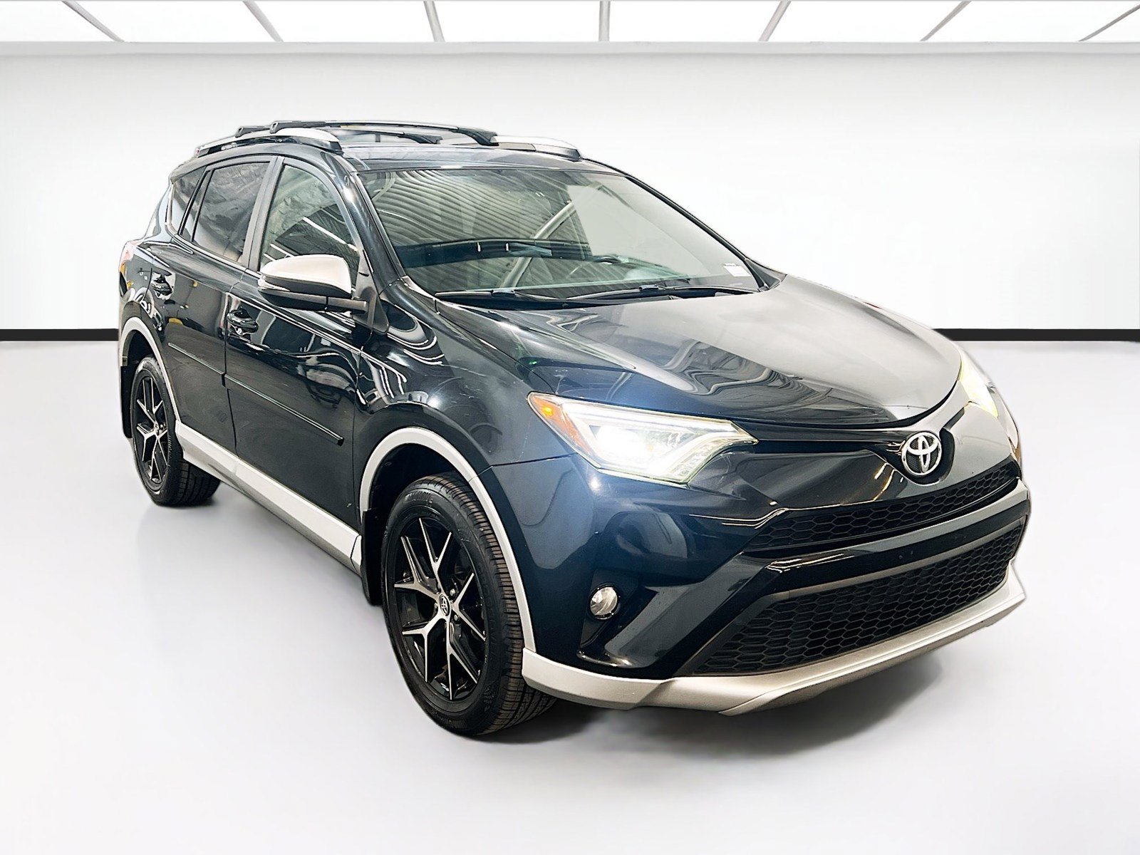 Used 2016 Toyota RAV4 SE w/ Protection Package AWD/4WD image 3