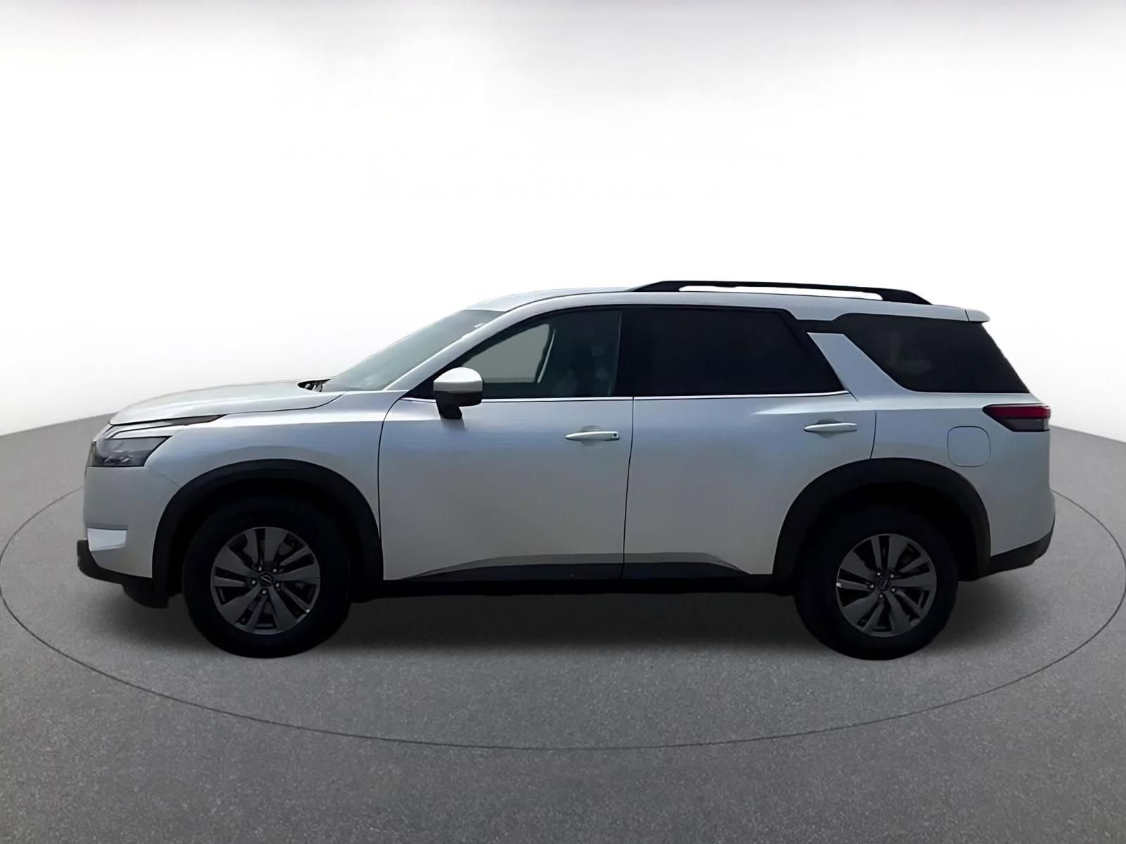 Used 2025 Nissan Pathfinder SV FWD image 8