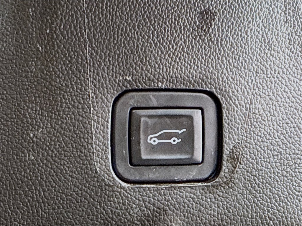 Used 2019 Chevrolet Traverse RS w/ LPO, Floor Liner Package AWD/4WD image 31