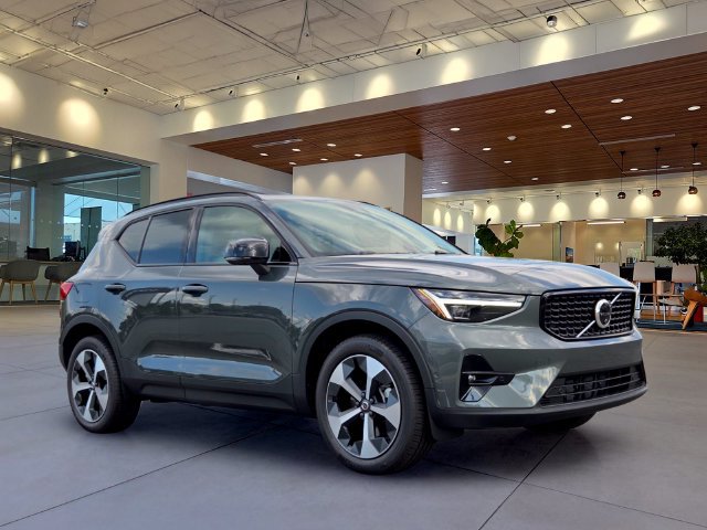 New 2026 Volvo XC40 B5 Plus w/ Protection Package Premier AWD/4WD image 5