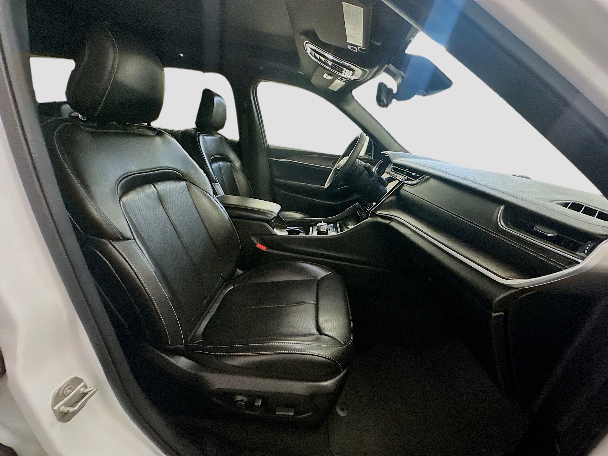 Used 2024 Jeep Grand Cherokee L Limited w/ Luxury Tech Group II image 35