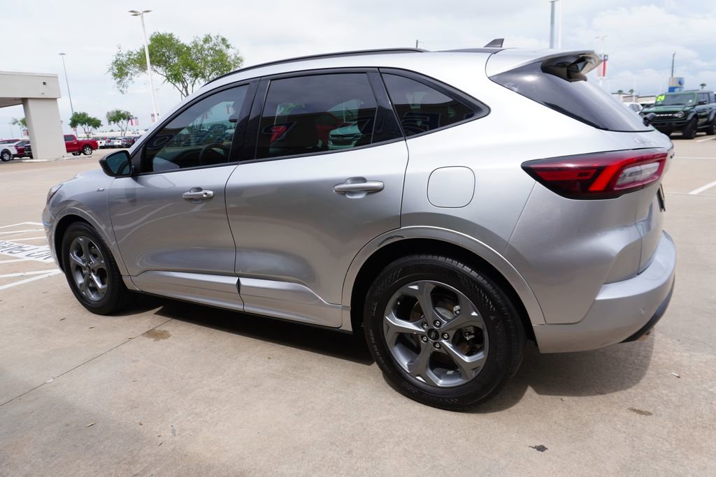 Used 2023 Ford Escape ST-Line w/ Tech Pack #1 FWD image 4