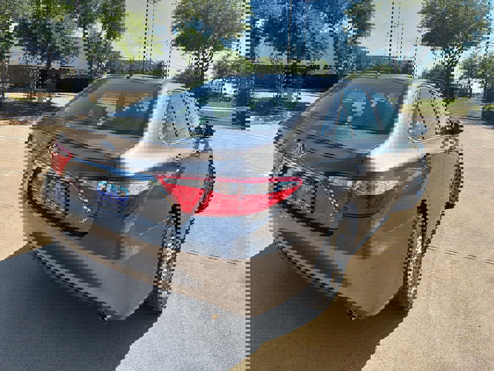 Used 2016 Toyota Camry SE image 5