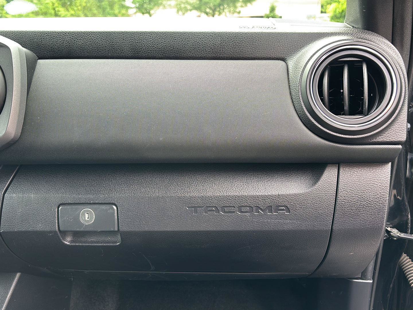 Used 2019 Toyota Tacoma TRD Off-Road AWD/4WD image 25