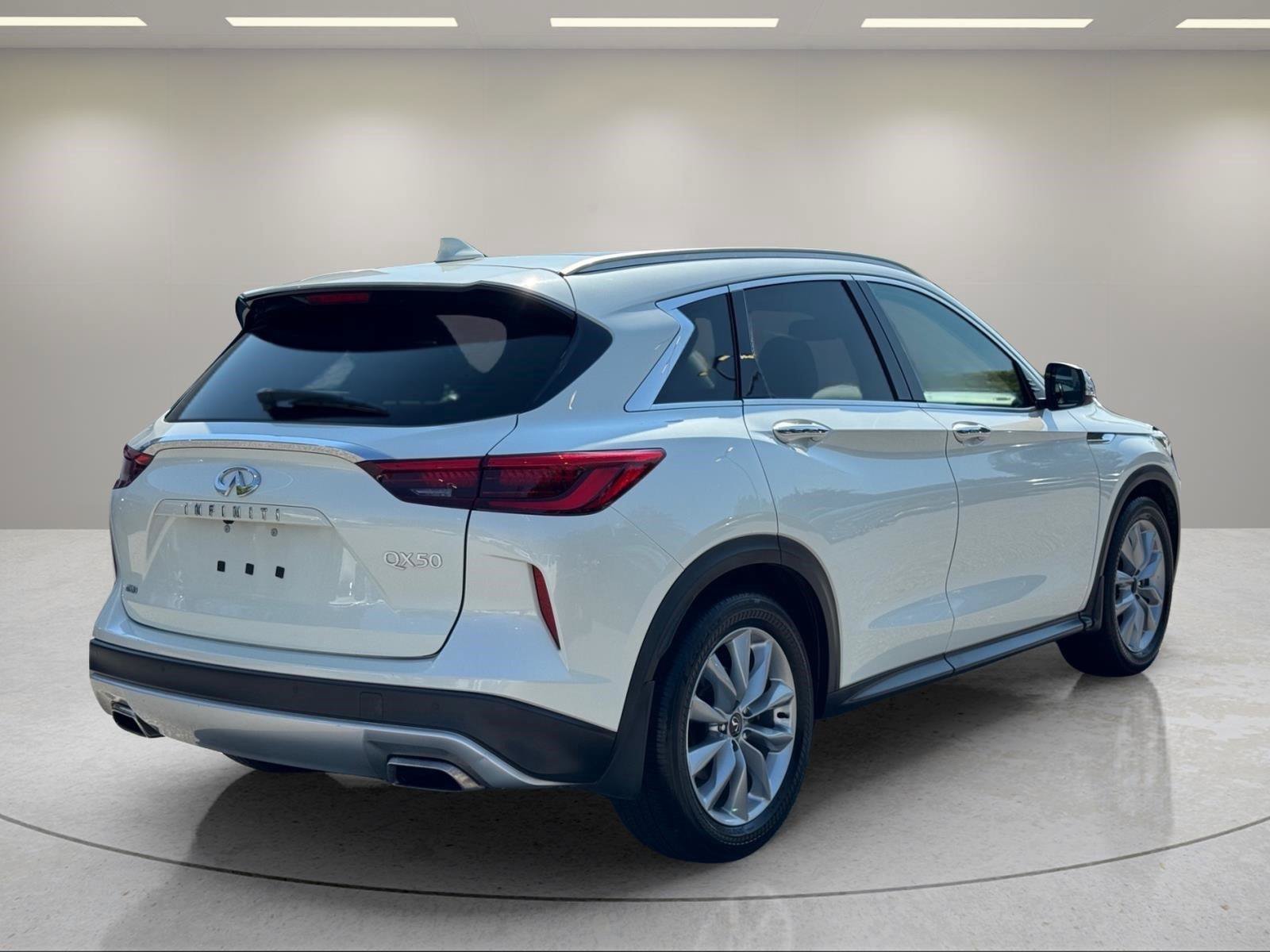 Used 2020 INFINITI QX50 Luxe w/ Navigation Package AWD/4WD image 5