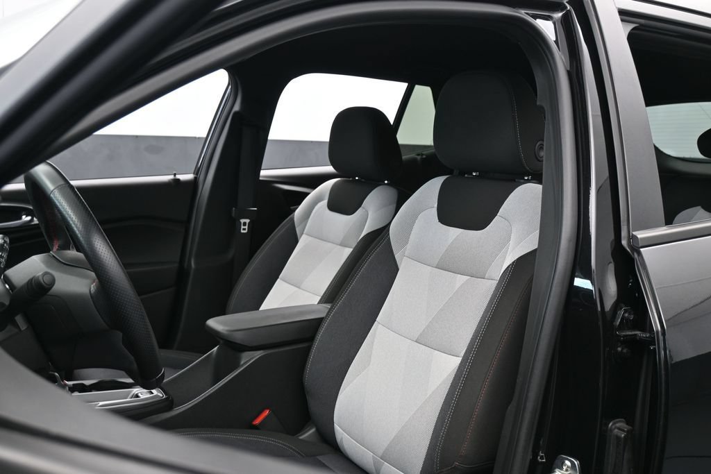 Used 2025 Chevrolet Trax RS w/ Driver Confidence Package FWD image 10