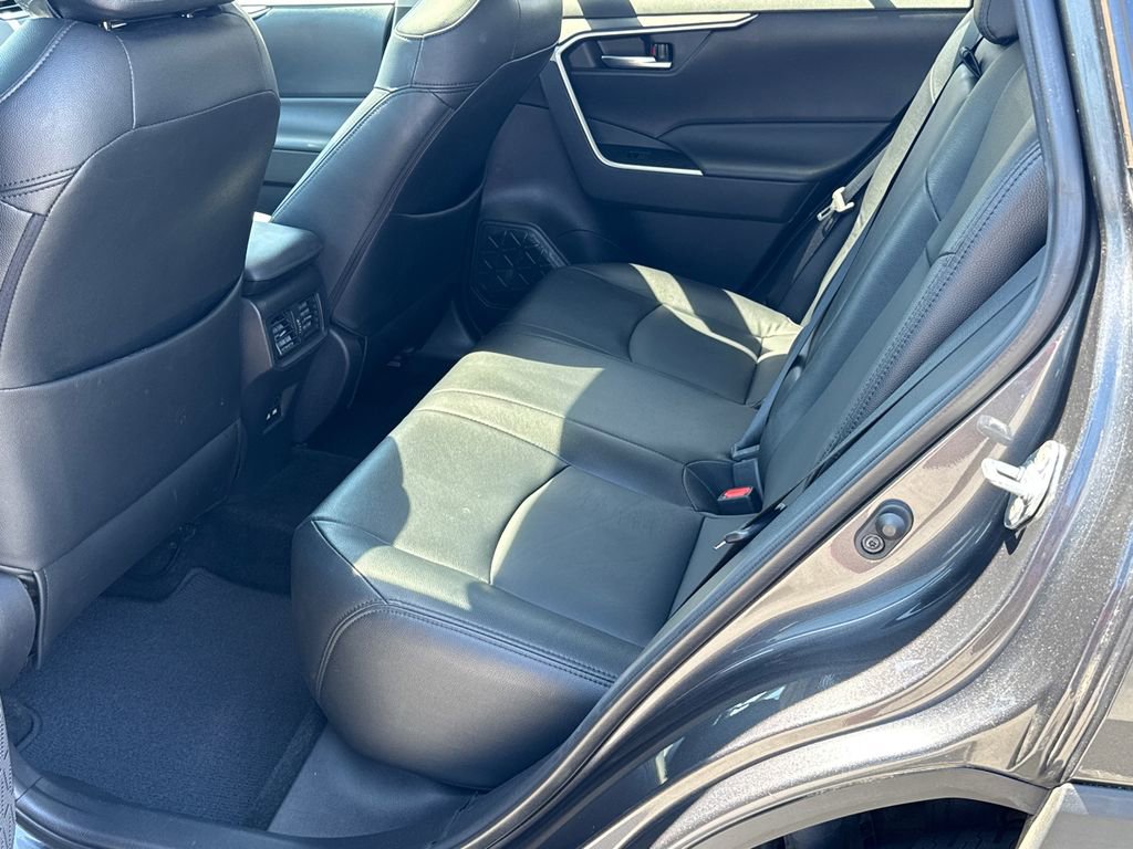 Used 2021 Toyota RAV4 XLE w/ Convenience Package FWD image 21