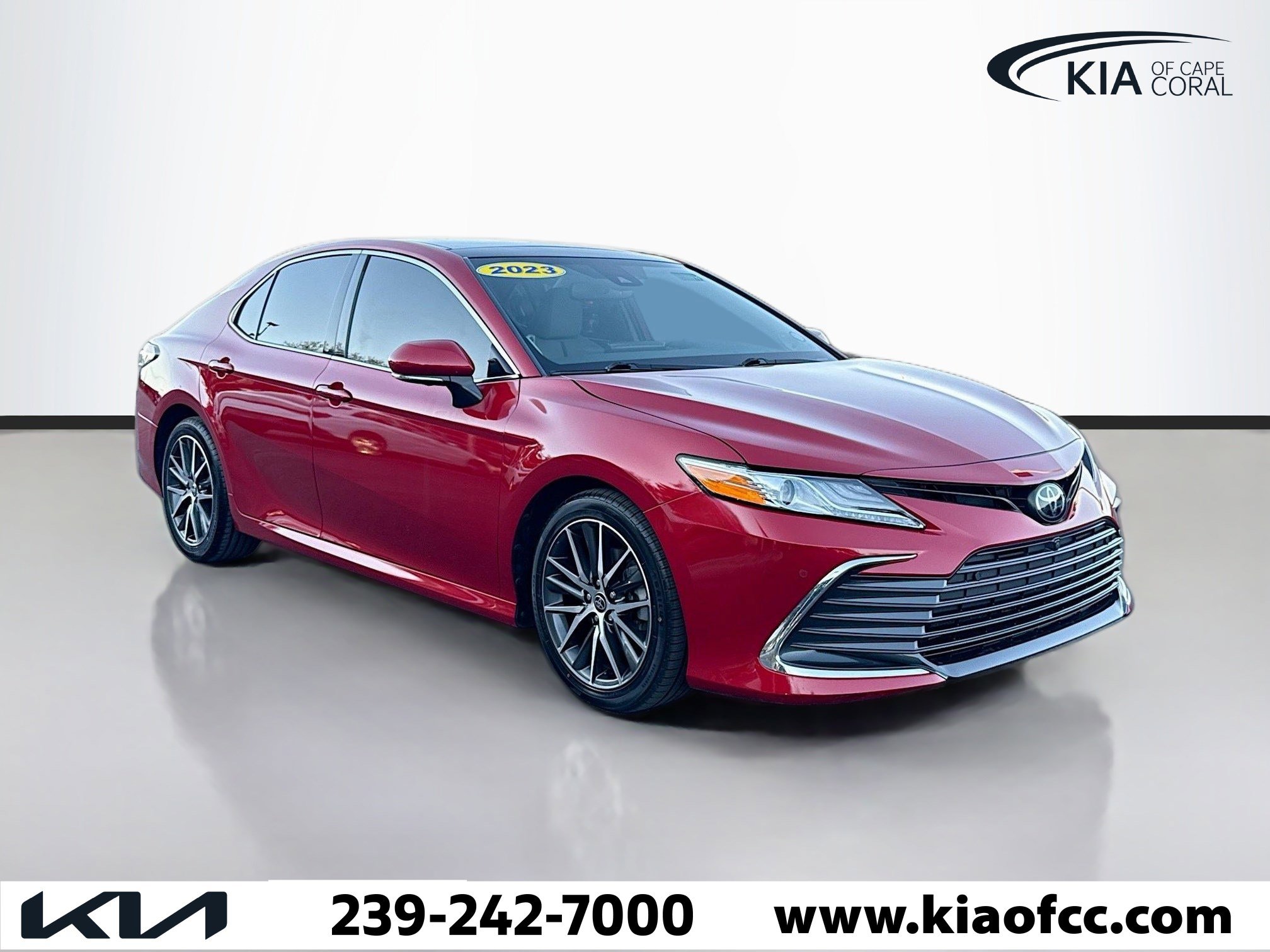 Used 2023 Toyota Camry XLE w/ Navigation Package FWD image 1