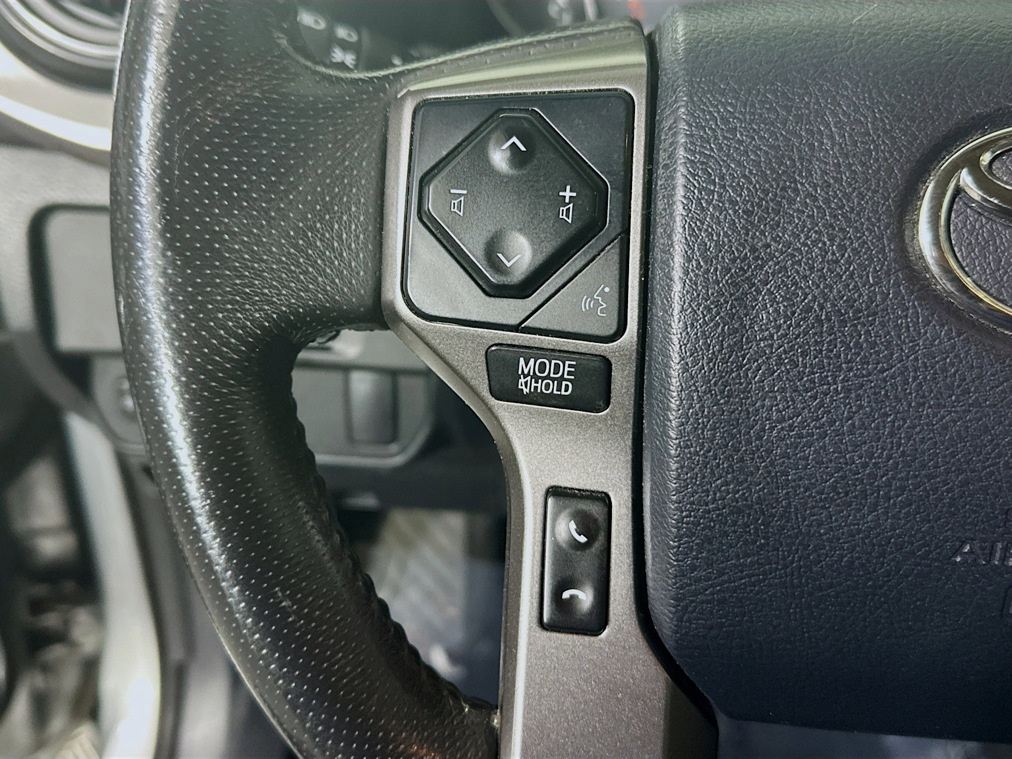 Used 2017 Toyota Tacoma SR5 w/ Tow Package RWD image 16