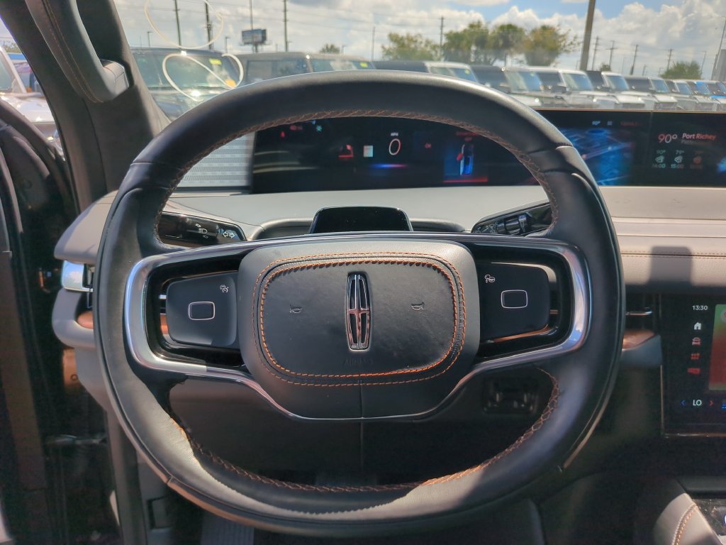 Used 2025 Lincoln Navigator Black Label AWD/4WD image 30